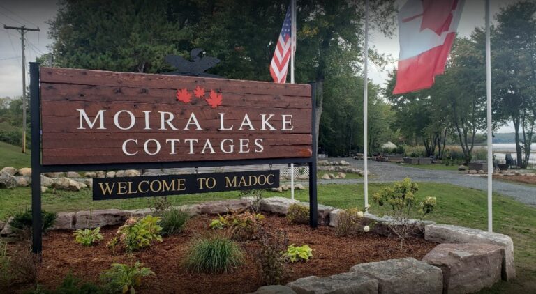 Moira Lake Cottages sign